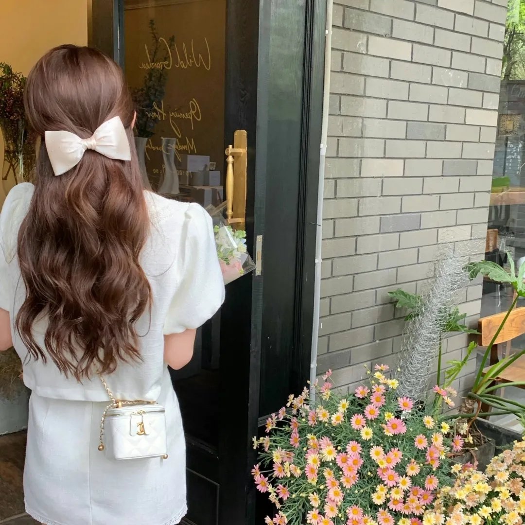 群莺乱飞